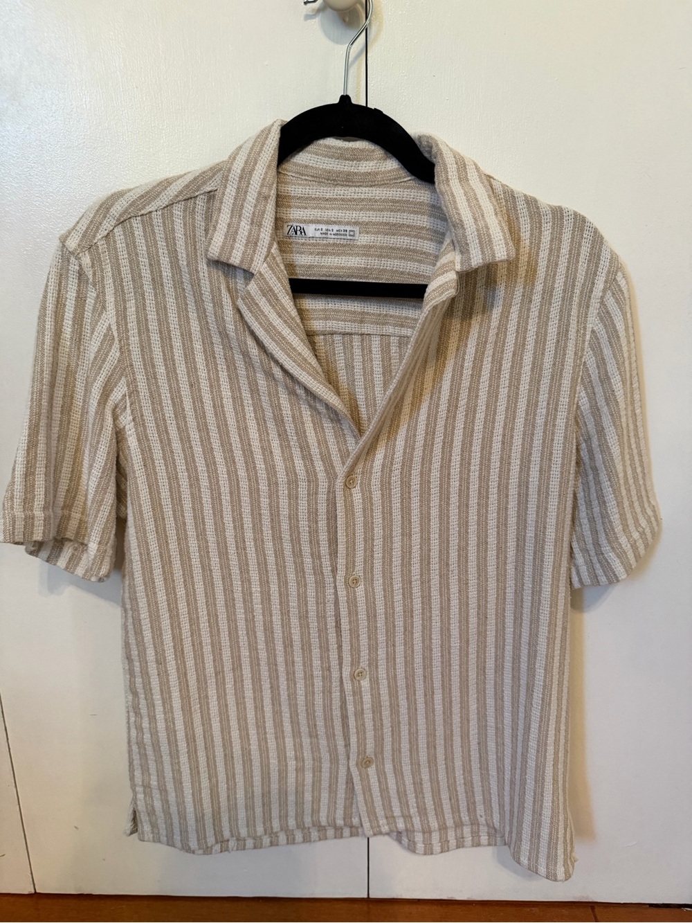 Zara Men’s Cream & Tan Vertical-Stripe Short-Sleeve Button Shirt
